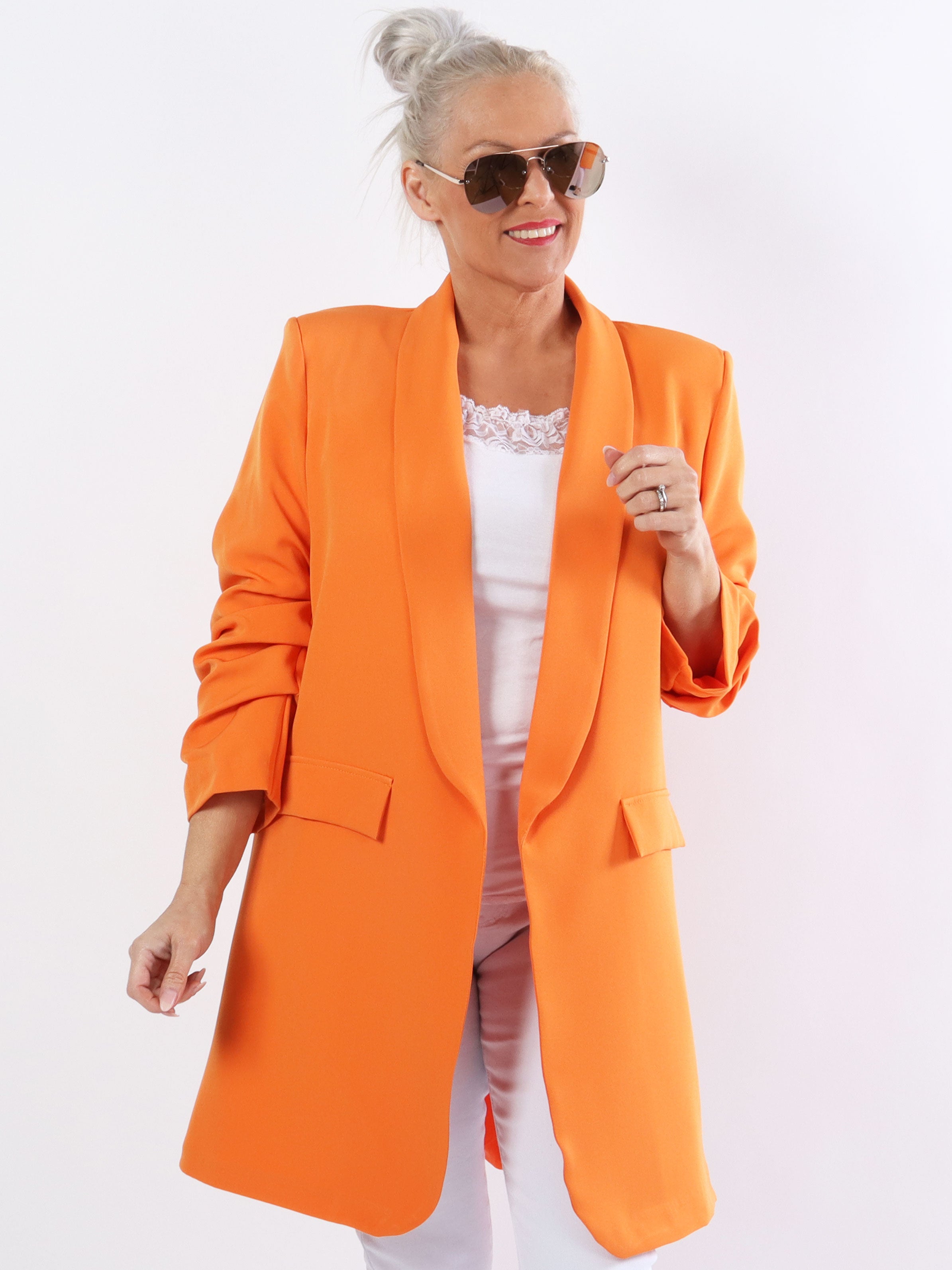 Mila Long - Snygg blazer med veck på ärmen